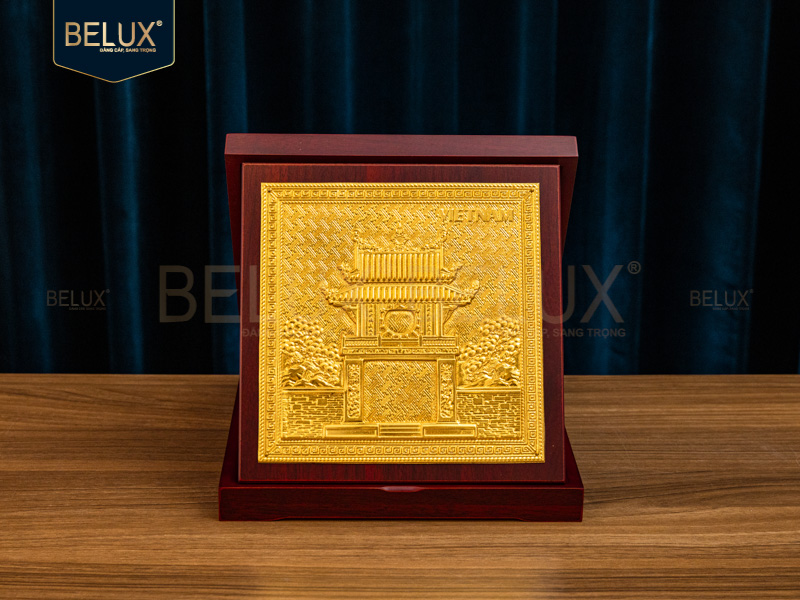 Hộp gỗ mặt vuông Khuê Văn Các bằng đồng 23x23cm mạ vàng 24k